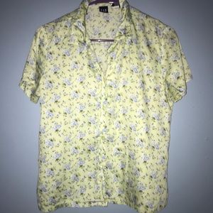 GAP button up short sleeve blouse floral size med